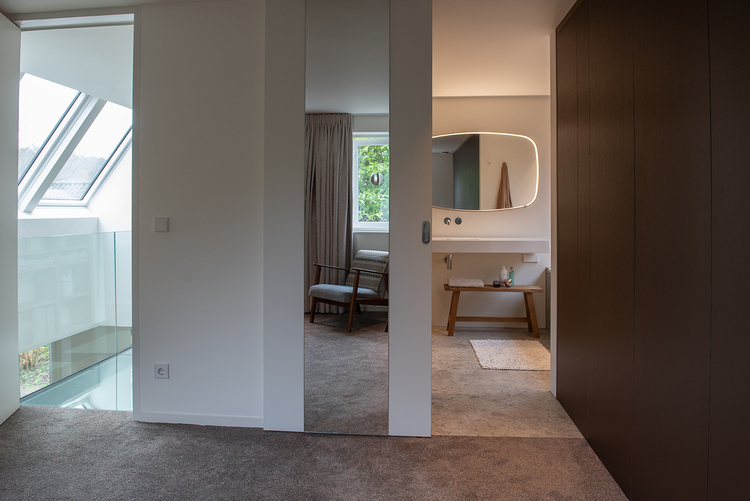 Master bedroom met de badkamer en-suite